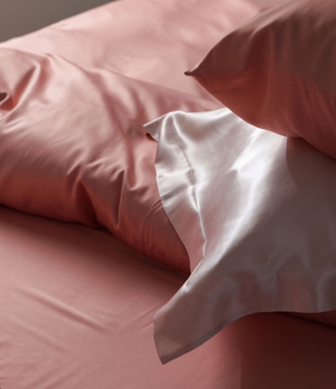 Silkkiset tyynyliinat: hiuksille ja kasvojen iholle Silkkiset tyynyliinat: hiuksille ja kasvojen iholle