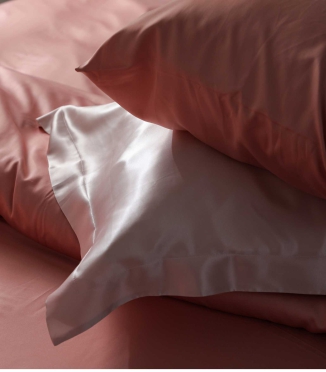 Silkkinen tyynynpäällinen – täydellinen lahjavalinta
