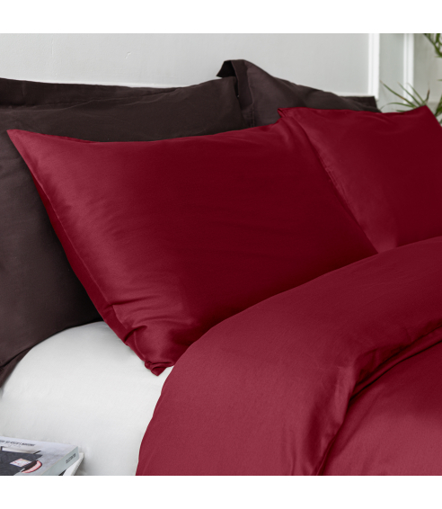 Premium Satiinipussilakanasetti „Maroon“. Satiinipussilakanasetti