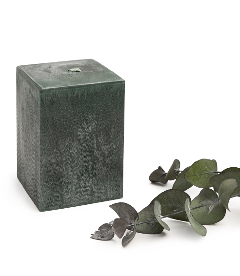 Rankų darbo žvakė „Emerald“ 1 vnt.. Kynttilät