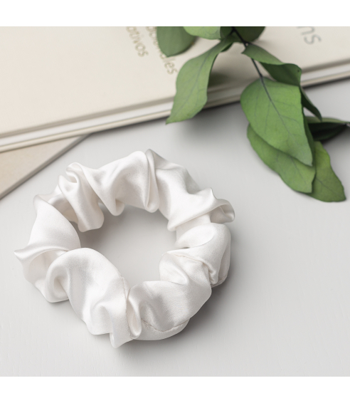 Silkki scrunchie „Snow“. Hiuslenkit