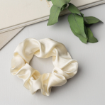 Silkki scrunchie „Cream“. Hiuslenkit