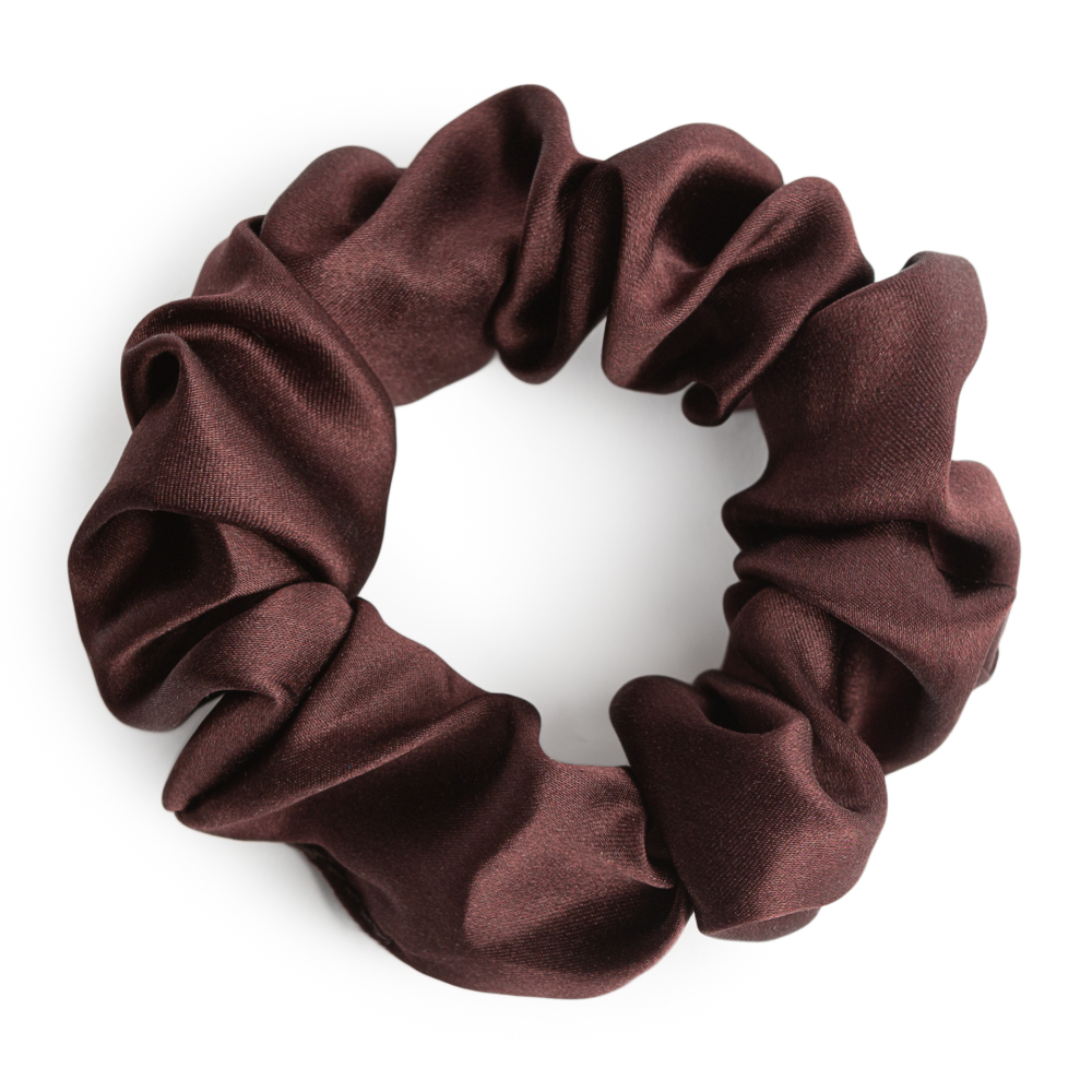 Silkki scrunchie „Hickory“. Hiuslenkit