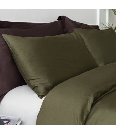 Premium satiinipussilakanasetti „Moss green“. Satiinipussilakanasetti
