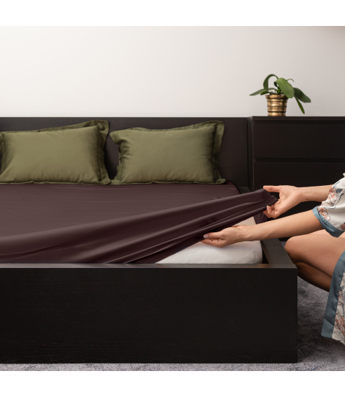 Satininė paklodė su guma „Chocolate“. Muotoonommeltu lakana