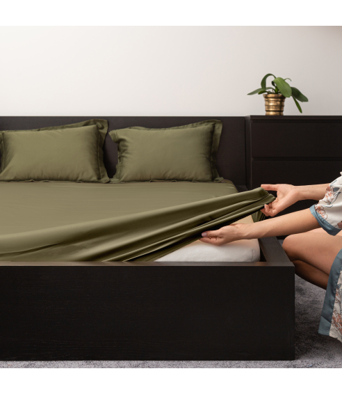 Satininė paklodė su guma „Moss green“. Muotoonommeltu lakana