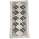 Matto „Cream Diamond Mosaic Rug“, 70x140 cm. Suorakaiteen muotoinen kerma matt oharmailla suorakaiteilla ruutukuosissa. Matto „Cream Diamond Mosaic Rug“, 70x140 cm. Suorakaiteen muotoinen kerma matt oharmailla suorakaiteilla ruutukuosissa.