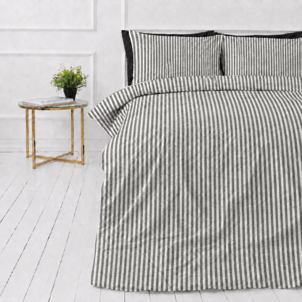 Pellava pussilakanasetti „Linen Grey Stripes“. Pussilakanasetti 150x210, 140x200 cm, 150x210 cm, 160x200 cm, 180x200 cm, 200x200 cm, 200x220 cm, 240x220 cm. Elegantti pussilakanasetti harmailla ja valkoisilla raidoilla.