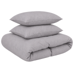 Pellava pussilakanasetti „Linen Pearl“. Pussilakanasetti 150x210, 140x200 cm, 150x210 cm, 160x200 cm, 180x200 cm, 200x200 cm, 200x220 cm, 240x220 cm. Vaaleanharmaa pussilakanasetti lilan sävyllä ja hillityllä yksivärisellä ilmeellä.