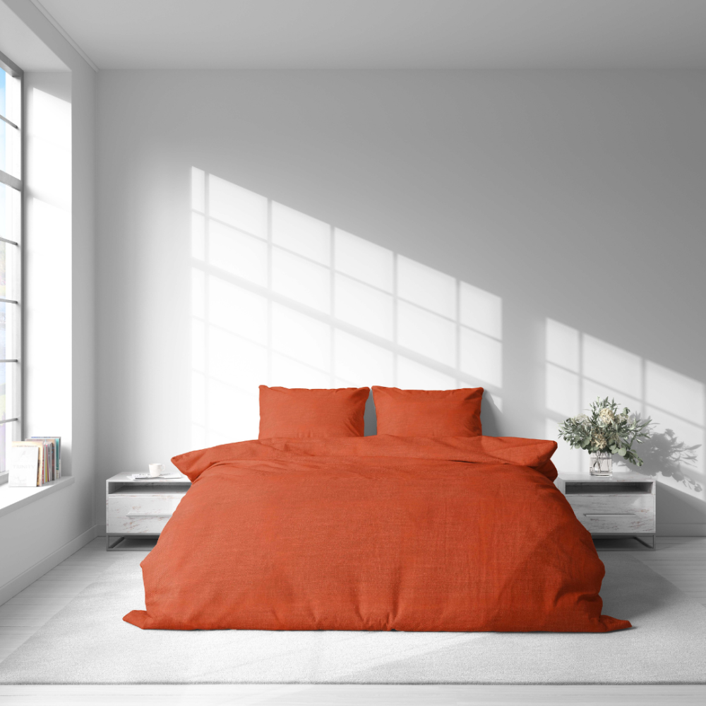 Pellava pussilakanasetti „Linen Orange“. Pellava pussilakanasetti, 140x200 cm, 200x200 cm, 200x220 cm, 220x240 cm. Matta viimeistely oranssissa pellavavuodevaatesetissä.