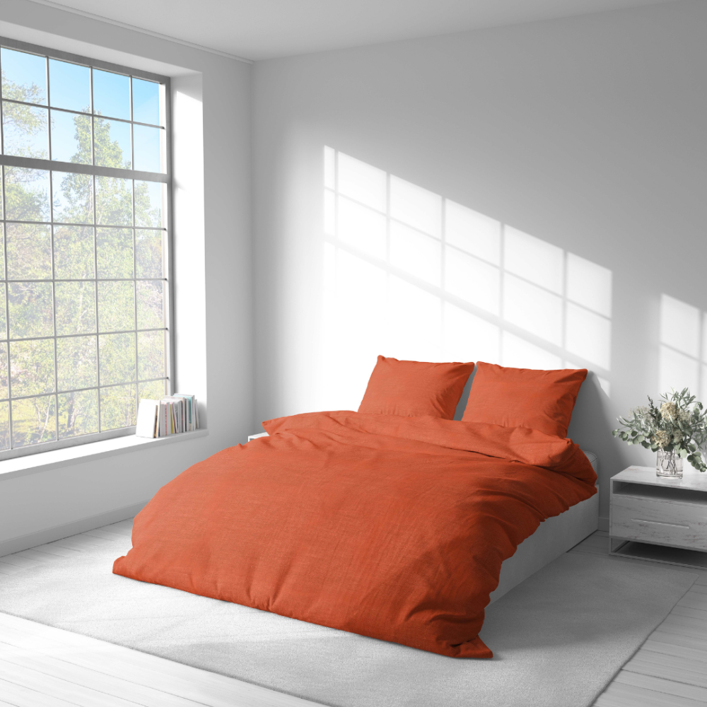 Pellava pussilakanasetti „Linen Orange“. Pellava pussilakanasetti, 140x200 cm, 200x200 cm, 200x220 cm, 220x240 cm. Hieno pellavarakenne kirkkaan oranssissa vuodevaatteessa.