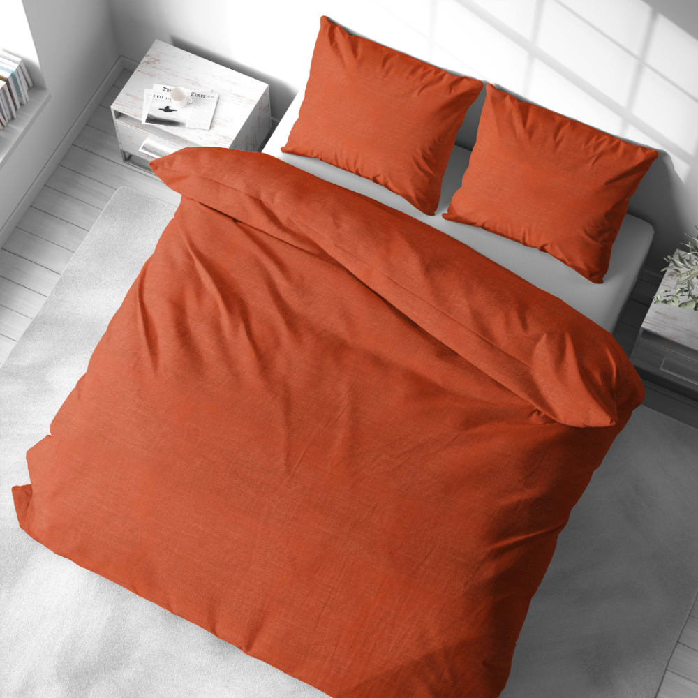 Pellava pussilakanasetti „Linen Orange“. Pellava pussilakanasetti, 140x200 cm, 200x200 cm, 200x220 cm, 220x240 cm. Minimalistinen pellavavuodevaatesetti voimakkaassa oranssissa sävyssä.