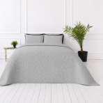 Päiväpeite „Bedspread Harbor”. Viltit, 210x240 cm. Vaaleanharmaa päiväpeite hillityllä geometrisella kohotekstuurilla