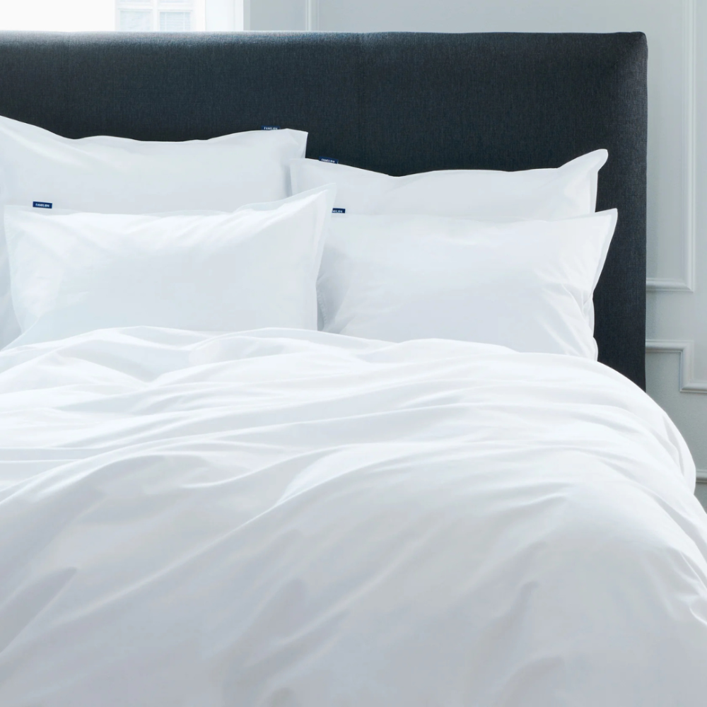 Tyyny „Familon Superior Pillow“. Yksivärinen valkoinen elegantti familon tyyny