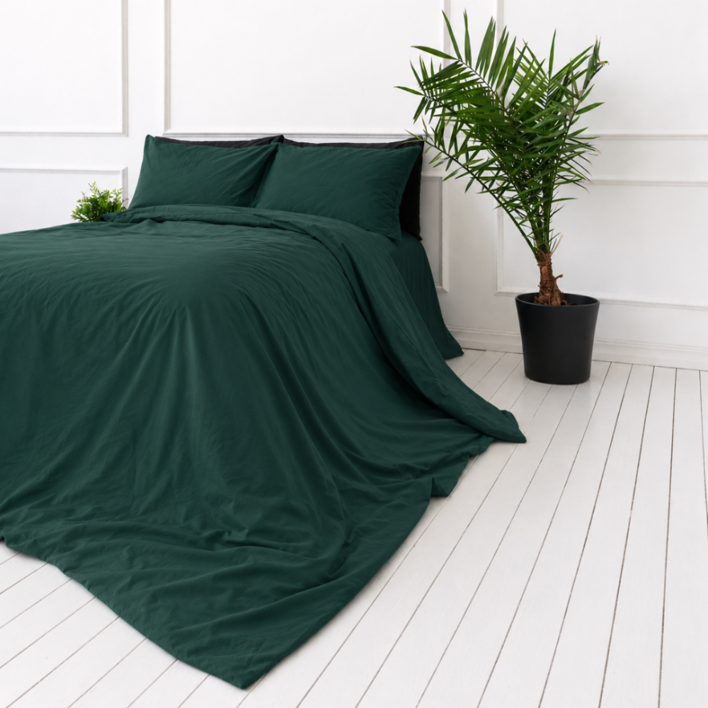Pussilakanasetti „Basil“. Yksivärinen pussilakana, 140x200 cm, 150x210 cm, 160x200 cm, 180x200 cm, 200x200 cm, 200x220 cm, 240x220 cm. Luonnosta inspiroitu väri minimalistiseen sisustukseen.