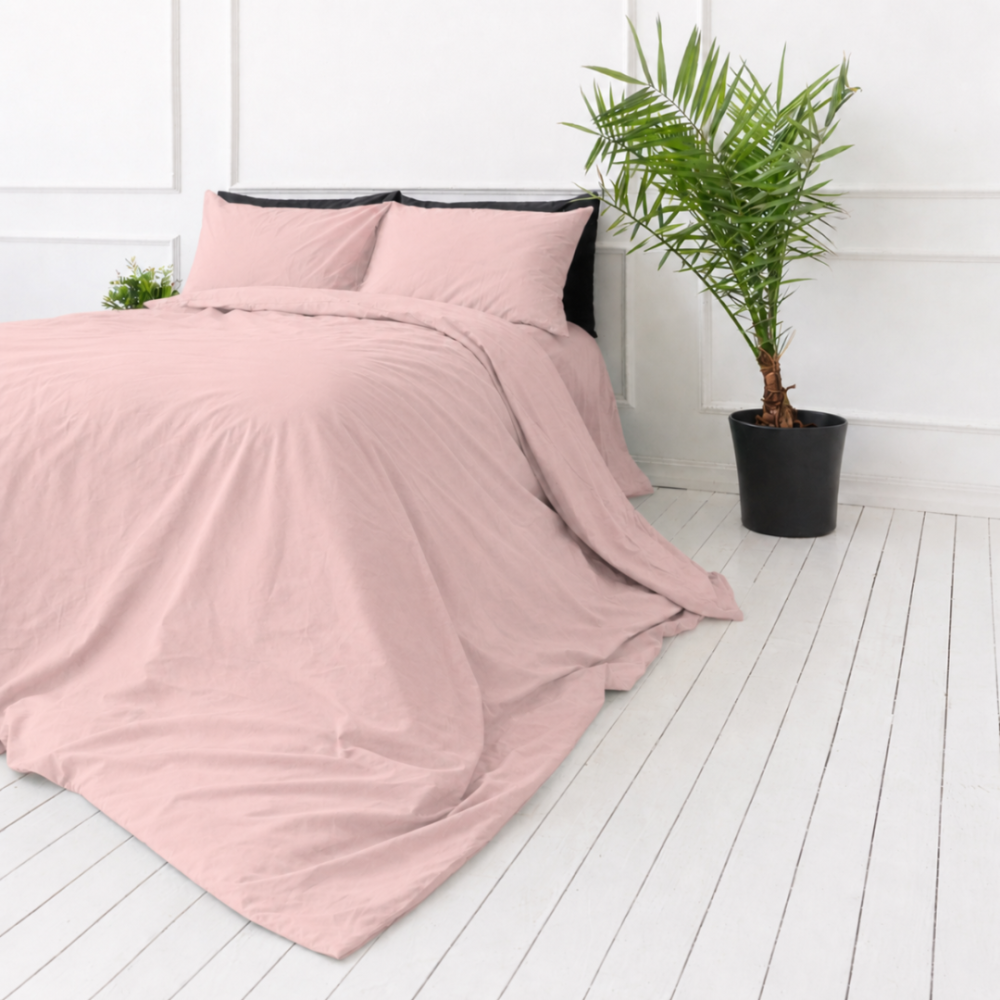 Pussilakanasetti „Crystal pink“. Vaaleanpunainen pussilakanasetti, 140x200 cm, 200x200 cm, 200x220 cm. Kaunis vaaleanpunainen: käperry mukavasti tämän pussilakanasetin lämpöön.