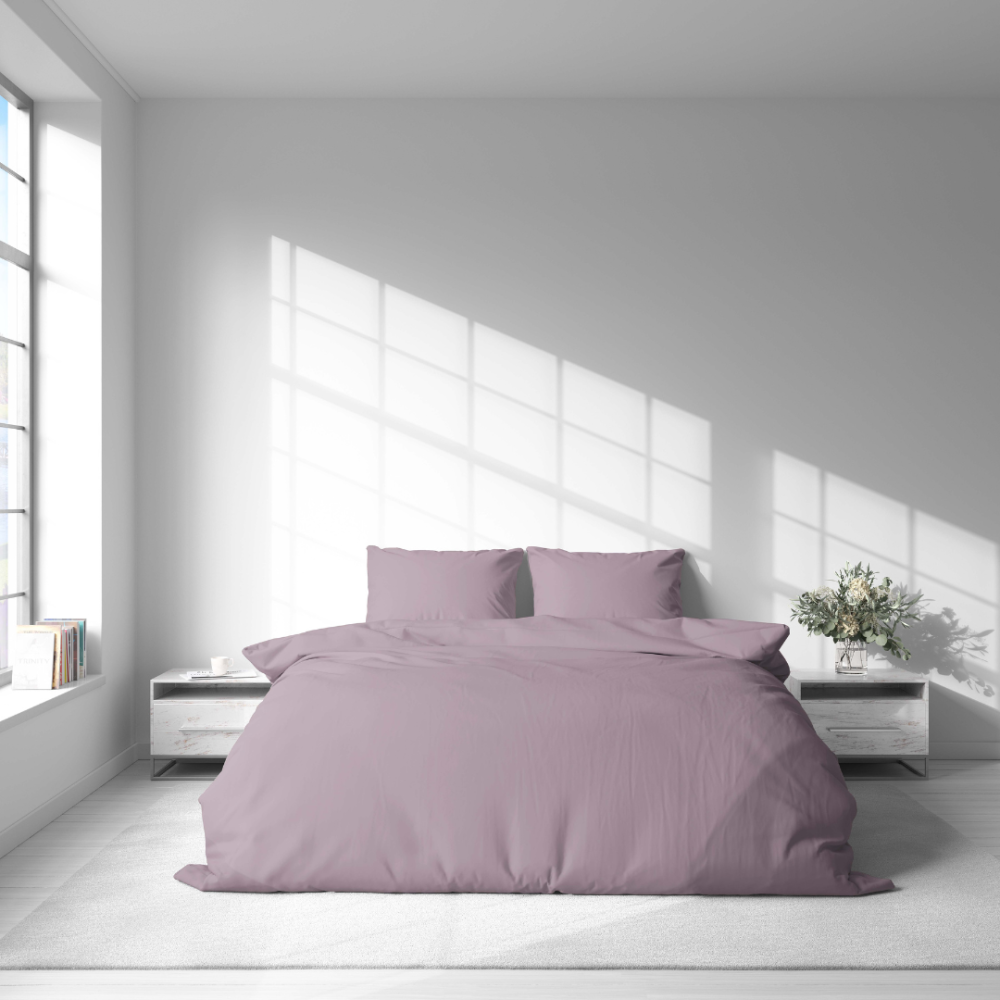 Pussilakanasetti „Keepsake Lilac“. Puuvilla pussilakanasetti, 140x200 cm, 200x200 cm, 200x220 cm. Tyylikäs laventelin väri ja hienostunut muotoilu sopivat täydellisesti jokaiseen sisustukseen.