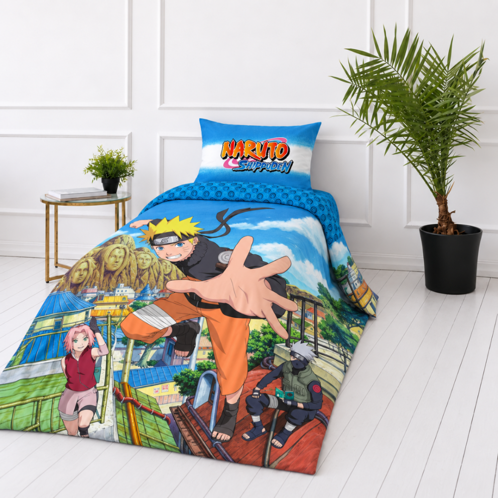 Pussilakanasetti „Naruto“. Puuvilla pussilakanasetti, 135x200 cm. Sininen tyynyliina, jossa on valkoinen raita ja värikäs naruto shippuden -teksti. Pussilakanasetti „Naruto“. Puuvilla pussilakanasetti, 135x200 cm. Sininen tyynyliina, jossa on valkoinen raita ja värikäs naruto shippuden -teksti.