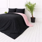 Pussilakanasetti „Pink Panther“. Vaaleanpunainen pussilakanasetti, 140x200 cm, 150x210 cm, 160x200 cm, 180x200 cm, 200x200 cm, 200x220 cm, 230x220 cm. Moderni kaksipuolinen vuodevaatesetti mustana roosa aksentilla.