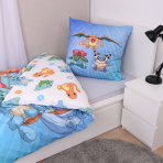 Pussilakanasetti „Pokemon“. Lasten pussilakanasetti, 135x200 cm. Kaksipuolinen vaaleansininen pussilakanasetti pokémon-hahmoilla ja pienellä kuviolla valkoisella taustalla.