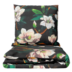 Pussilakanasetti „Soft Magnolia“. Puuvilla pussilakanasetti, 140x200 cm, 200x200 cm, 200x220 cm, 220x240 cm. Vuodevaatesetti magnolioilla mustalla taustalla.