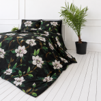Pussilakanasetti „Soft Magnolia“. Vihreä pussilakanasetti, 140x200 cm, 150x210 cm, 160x200 cm, 180x200 cm, 200x200 cm, 200x220 cm, 240x220 cm. Moderni ja tyylikäs vuodevaatesetti valkoisilla magnolian kukilla. Pussilakanasetti „Soft Magnolia“. Vihreä pussilakanasetti, 140x200 cm, 150x210 cm, 160x200 cm, 180x200 cm, 200x200 cm, 200x220 cm, 240x220 cm. Moderni ja tyylikäs vuodevaatesetti valkoisilla magnolian kukilla.