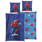 Pussilakanasetti „Spiderman“. Lasten pussilakanasetti, 135x200 cm. Sininen spider-man-vuodevaatedesign puna-sinisellä spider-man-hahmolla tummaa kaupunkitaustaa vasten Pussilakanasetti „Spiderman“. Lasten pussilakanasetti, 135x200 cm. Sininen spider-man-vuodevaatedesign puna-sinisellä spider-man-hahmolla tummaa kaupunkitaustaa vasten