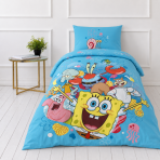 Pussilakanasetti „SpongeBob SquarePants“. Puuvilla pussilakanasetti, 135x200 cm. Kirkkaansininen pussilakanasetti värikkäillä bikini bottom -hahmojen kuvilla. Pussilakanasetti „SpongeBob SquarePants“. Puuvilla pussilakanasetti, 135x200 cm. Kirkkaansininen pussilakanasetti värikkäillä bikini bottom -hahmojen kuvilla.