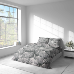 Pussilakanasetti „Umbral Plumes“. Harmaa pussilakanasetti, 140x200 cm, 150x210 cm, 160x200 cm, 180x200 cm, 200x200 cm, 200x220 cm, 240x210 cm. Harmaa vuodevaatesetti graafisella korsikuviolla Pussilakanasetti „Umbral Plumes“. Harmaa pussilakanasetti, 140x200 cm, 150x210 cm, 160x200 cm, 180x200 cm, 200x200 cm, 200x220 cm, 240x210 cm. Harmaa vuodevaatesetti graafisella korsikuviolla