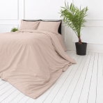 Percale pussilakanasetti „Classic Coffee Percale“. Pussilakanasetti 150x210, 140x200 cm, 150x210 cm, 160x200 cm, 180x200 cm, 200x200 cm, 200x220 cm, 240x220 cm. Vaaleanbeige pussilakana, jossa on hienovarainen vaaleanpunainen pohjasävy.