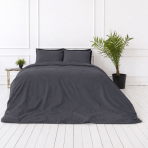 Percale pussilakanasetti „Dark Grey Percale“. Pussilakanasetti 150x210, 140x200 cm, 150x210 cm, 160x200 cm, 180x200 cm, 200x200 cm, 200x220 cm, 240x220 cm. Yksiväriset antrasiitinharmaat tyynyliinat. Percale pussilakanasetti „Dark Grey Percale“. Pussilakanasetti 150x210, 140x200 cm, 150x210 cm, 160x200 cm, 180x200 cm, 200x200 cm, 200x220 cm, 240x220 cm. Yksiväriset antrasiitinharmaat tyynyliinat.
