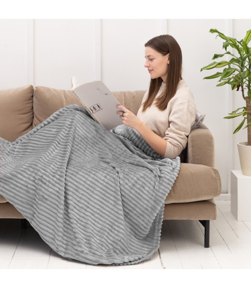 Viltti „Steel Tint fleece blanket“. Viltit