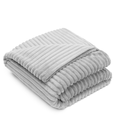 Viltti „Steel Tint fleece blanket“. Viltit