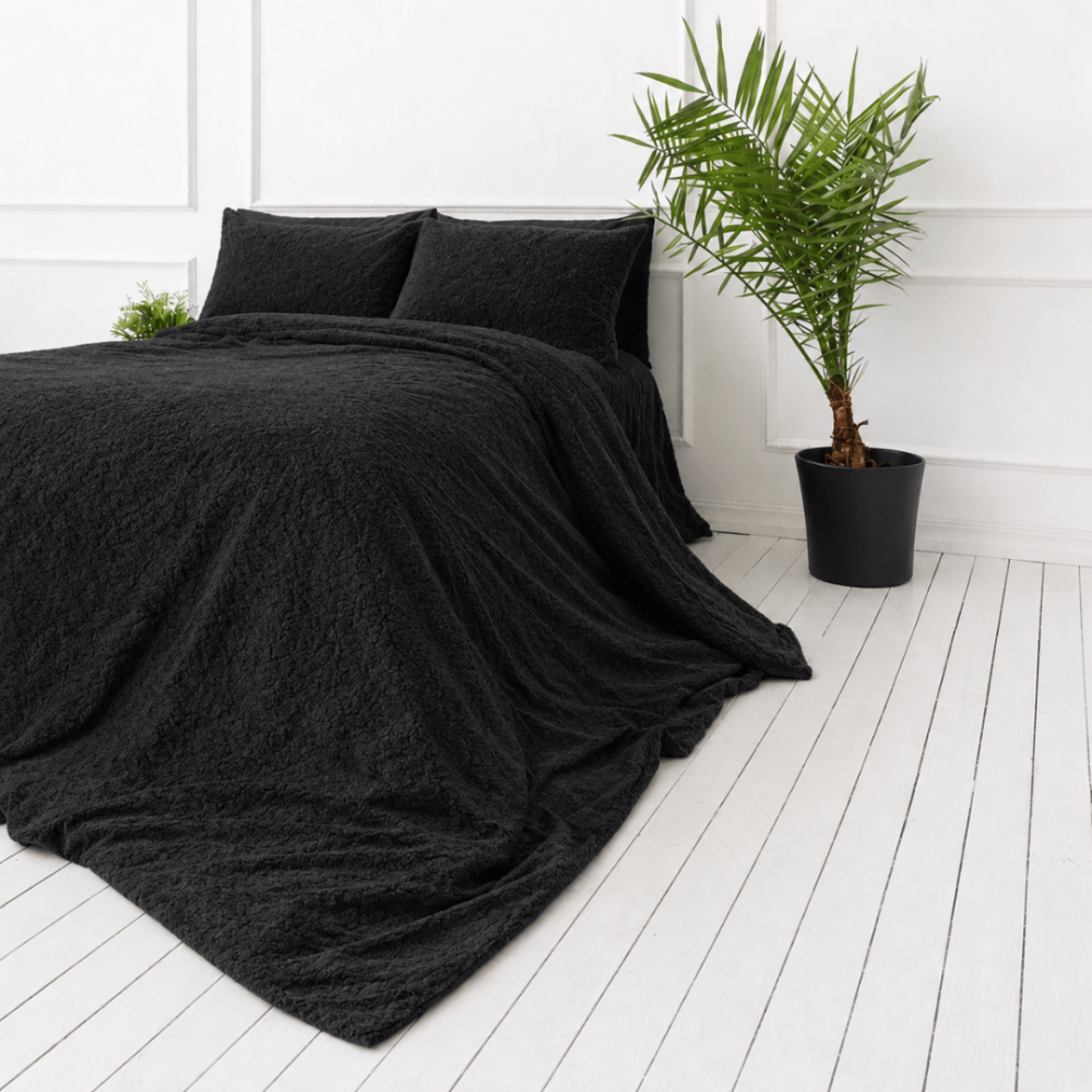 Plyysi pussilakanat „Minky Black“. Yksivärinen pussilakana, 200x220 cm. Tummasävyinen, yksivärinen musta plyysivuodevaatesetti. Plyysi pussilakanat „Minky Black“. Yksivärinen pussilakana, 200x220 cm. Tummasävyinen, yksivärinen musta plyysivuodevaatesetti.
