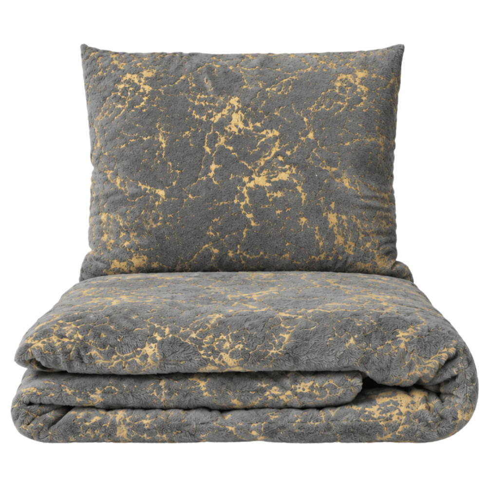 Plyysi pussilakanat „Minky Gilded Grey“. Plyysi pussilakanat, 200x220 cm. Harmaa vuodevaatesetti näyttävällä kullanvärisellä marmoria muistuttavalla juovakuviolla. Plyysi pussilakanat „Minky Gilded Grey“. Plyysi pussilakanat, 200x220 cm. Harmaa vuodevaatesetti näyttävällä kullanvärisellä marmoria muistuttavalla juovakuviolla.