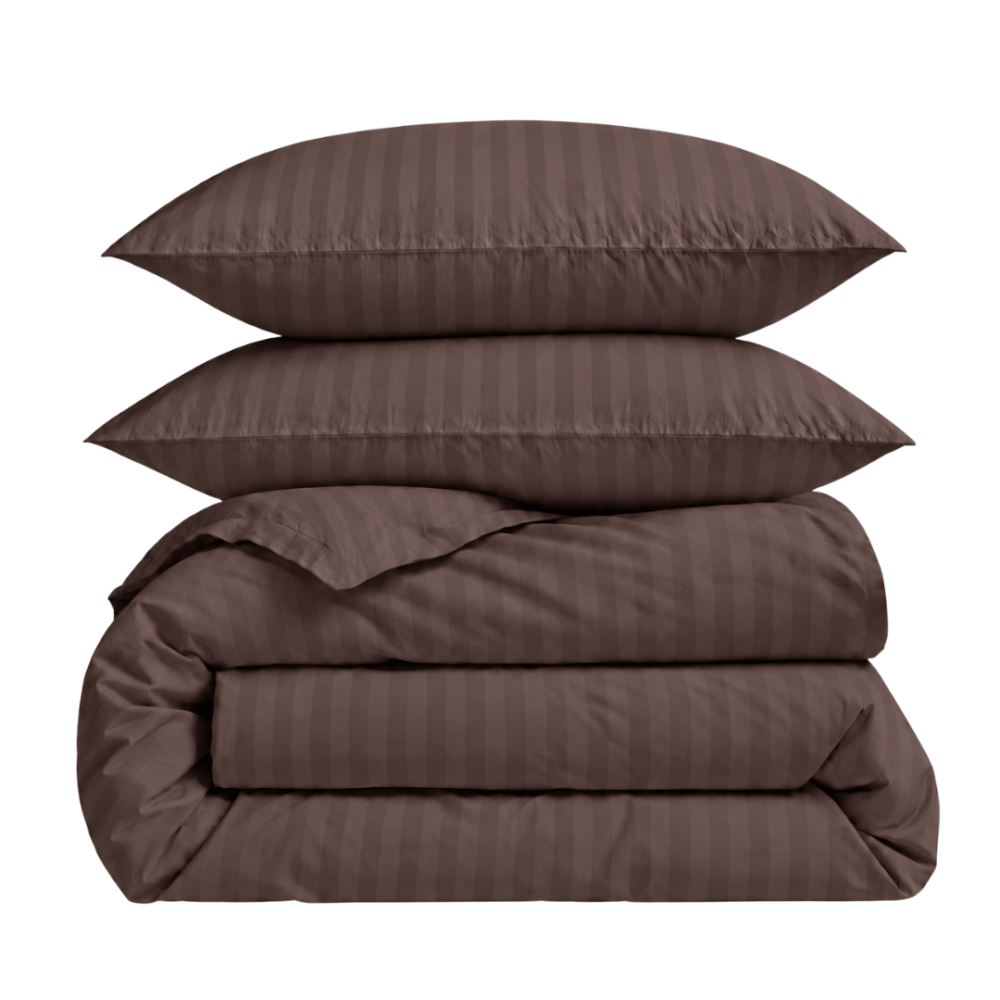 Premium satiinipussilakanasetti „Brown Stripe Sateen“. Mako satiini vuodevaatteet, 140x200 cm, 150x210 cm, 160x200 cm, 180x200 cm, 200x200 cm, 200x220 cm, 240x220 cm. Tummanruskea pussilakanasetti, jossa on hillitty raidallinen kuvio. Premium satiinipussilakanasetti „Brown Stripe Sateen“. Mako satiini vuodevaatteet, 140x200 cm, 150x210 cm, 160x200 cm, 180x200 cm, 200x200 cm, 200x220 cm, 240x220 cm. Tummanruskea pussilakanasetti, jossa on hillitty raidallinen kuvio.