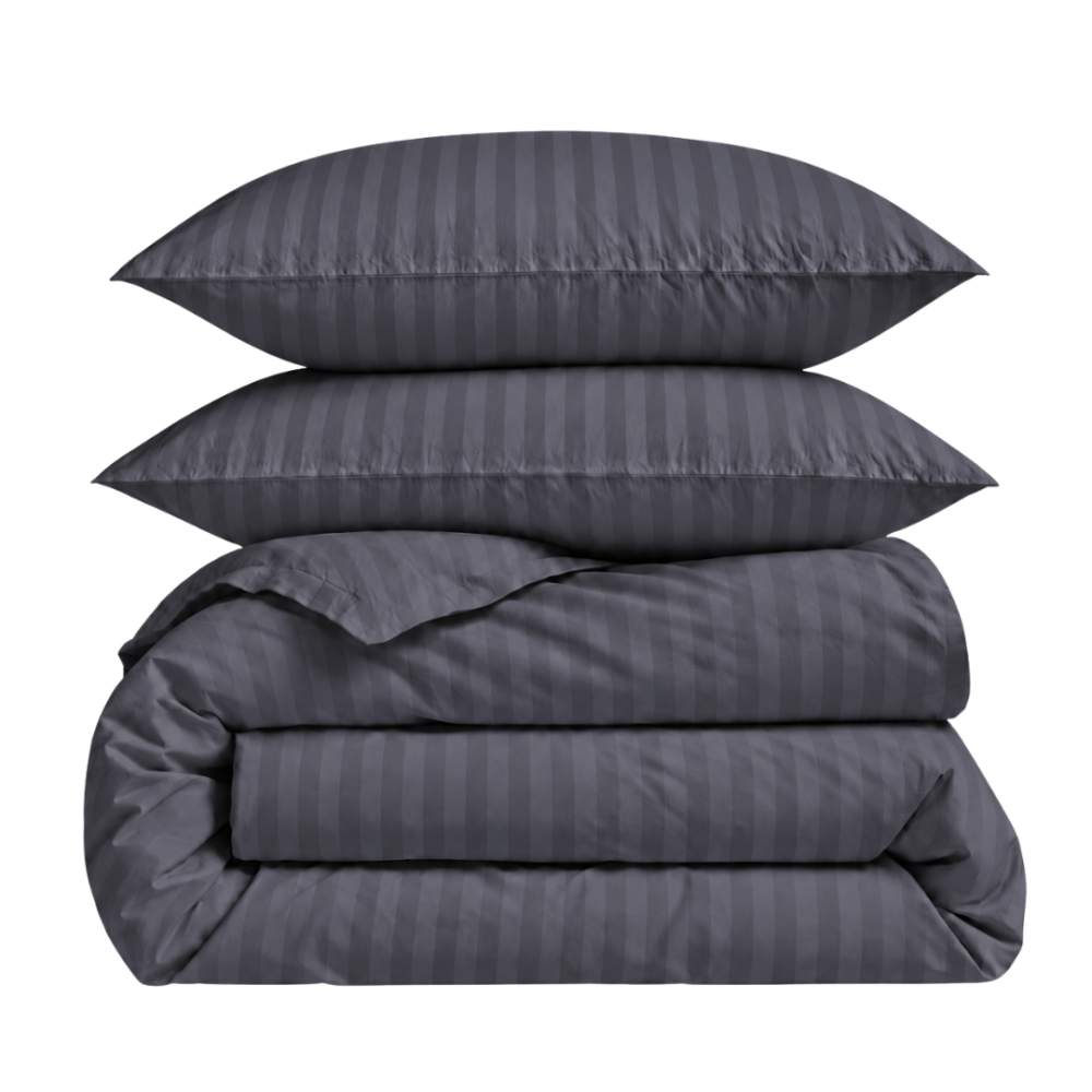 Premium satiinipussilakanasetti „Dark Grey Stripe Sateen“. Mako satiini vuodevaatteet, 140x200 cm, 150x210 cm, 160x200 cm, 180x200 cm, 200x200 cm, 200x220 cm, 240x220 cm. Tummanharmaa pussilakanasetti, jossa on hillitty raitakuvio. Premium satiinipussilakanasetti „Dark Grey Stripe Sateen“. Mako satiini vuodevaatteet, 140x200 cm, 150x210 cm, 160x200 cm, 180x200 cm, 200x200 cm, 200x220 cm, 240x220 cm. Tummanharmaa pussilakanasetti, jossa on hillitty raitakuvio.