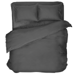 Premium satiinipussilakanasetti „Graphite Satin“. Satiinipussilakanasetti, 140x200 cm, 200x200 cm, 200x220 cm. Syvä grafiitinharmaa vuodevaatesetti minimalistisella muotoilulla ja hienovaraisilla pystysuorilla raidoilla.
