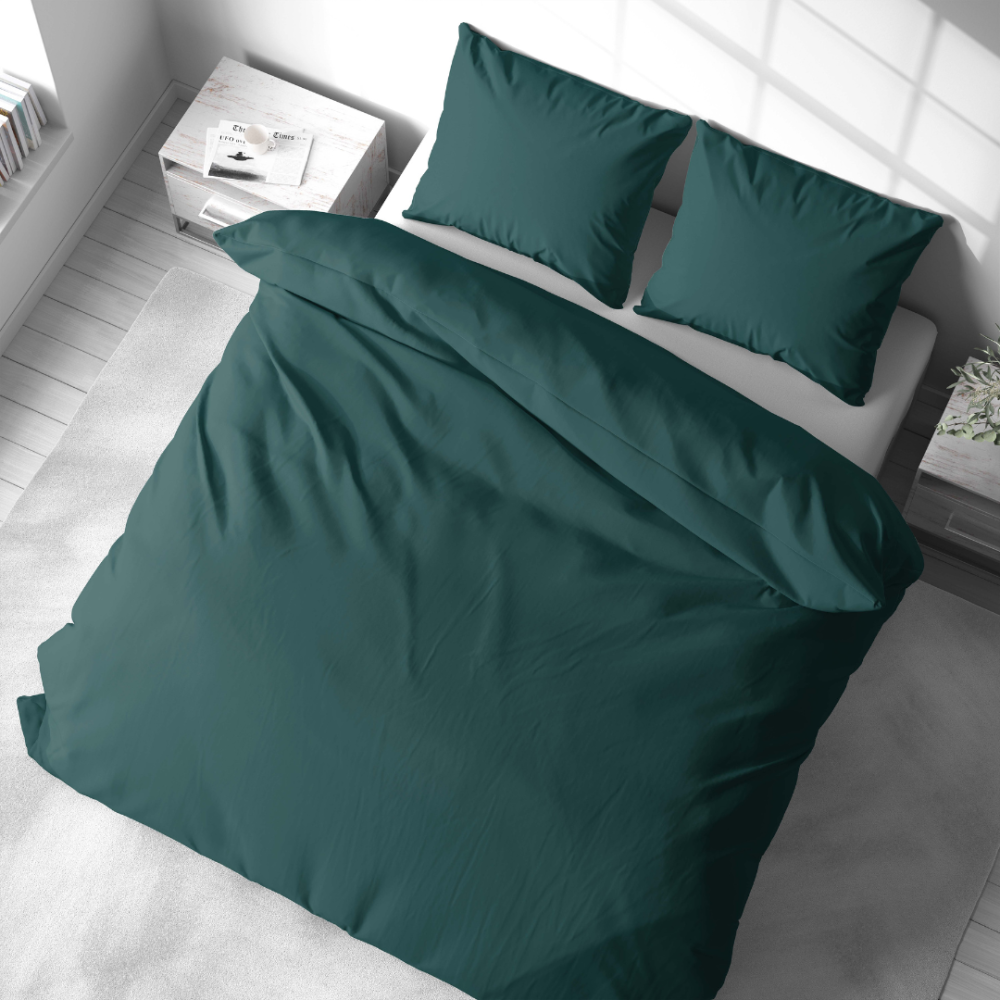 Premium satiinipussilakanasetti „Green Satin“. Satiinipussilakanasetti, 140x200 cm, 200x200 cm, 200x220 cm. Klassinen puuvillainen vuodevaatesetti syvässä vihreässä värissä.
