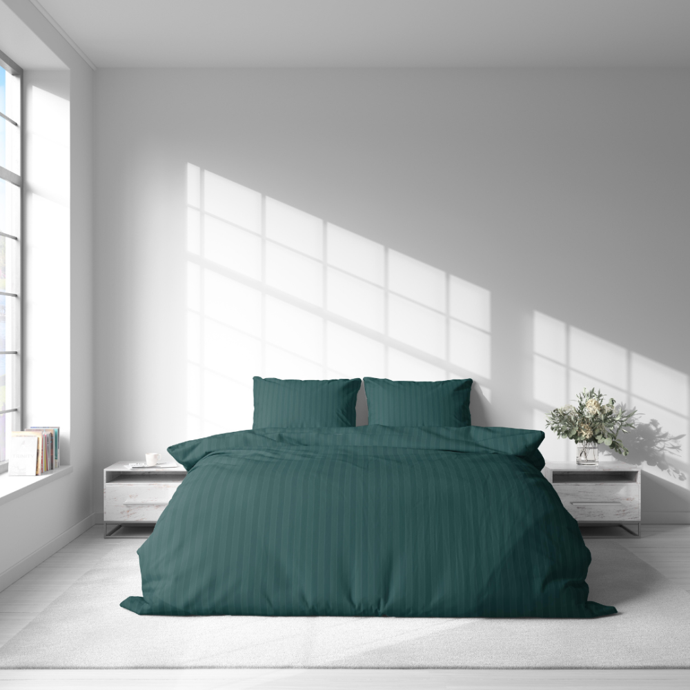 Premium satiinipussilakanasetti „Green Stripe Satin“. Satiinipussilakanasetti, 140x200 cm, 200x200 cm. Moderni puuvillasetti tummanvihrein raitoineen.