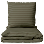 Premium satiinipussilakanasetti „Moss Green Stripe Satin“. Pussilakanasetti 150x210, 140x200 cm, 150x210 cm, 160x200 cm, 180x200 cm, 200x200 cm, 200x220 cm. Oliivinvihreä raidallinen vuodevaatesetti