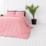 Premium satiinipussilakanasetti „Seashell Pink Stripe Sateen“. Pussilakanasetti 150x210, 140x200 cm, 150x210 cm, 160x200 cm, 180x200 cm, 200x200 cm, 200x220 cm, 240x220 cm. Korallinroosa pussilakanasetti hienovaraisilla satiiniraidoilla