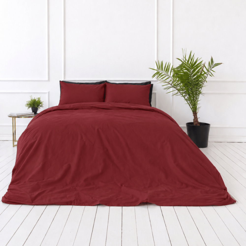 Premium satiinipussilakanasetti „Sun-dried Tomato sateen“. Mako satiini vuodevaatteet, 140x200 cm, 150x210 cm, 160x200 cm, 180x200 cm, 200x200 cm, 200x220 cm, 240x220 cm. Minimalistinen pussilakanasetti hillityssä viininpunaisen sävyssä. Premium satiinipussilakanasetti „Sun-dried Tomato sateen“. Mako satiini vuodevaatteet, 140x200 cm, 150x210 cm, 160x200 cm, 180x200 cm, 200x200 cm, 200x220 cm, 240x220 cm. Minimalistinen pussilakanasetti hillityssä viininpunaisen sävyssä.