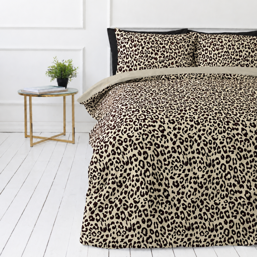Satiinipussilakanasetti „Exotic Leopard“. Kuvioitu pussilakanasetti, 140x200 cm, 200x200 cm, 200x220 cm. Puuvillasatiininen pussilakanasetti leopardikuviolla Satiinipussilakanasetti „Exotic Leopard“. Kuvioitu pussilakanasetti, 140x200 cm, 200x200 cm, 200x220 cm. Puuvillasatiininen pussilakanasetti leopardikuviolla