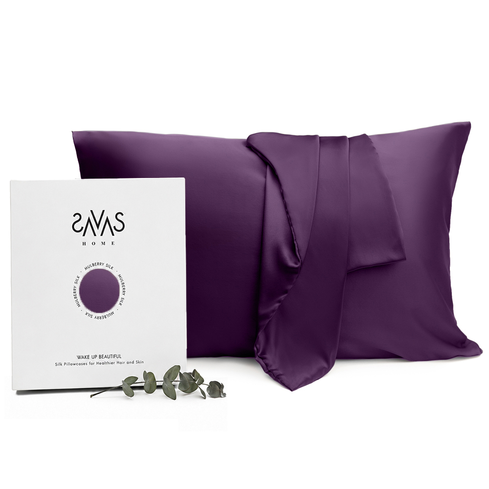 Silkkinen tyynyliina „Heather“. Tyynyliinat 50x60. Ylellinen tummanvioletti silkkityynyliina, uskomattoman pehmeä ja sileä – täydellinen mukavaan ja eleganttiin uneen. Silkkinen tyynyliina „Heather“. Tyynyliinat 50x60. Ylellinen tummanvioletti silkkityynyliina, uskomattoman pehmeä ja sileä – täydellinen mukavaan ja eleganttiin uneen.