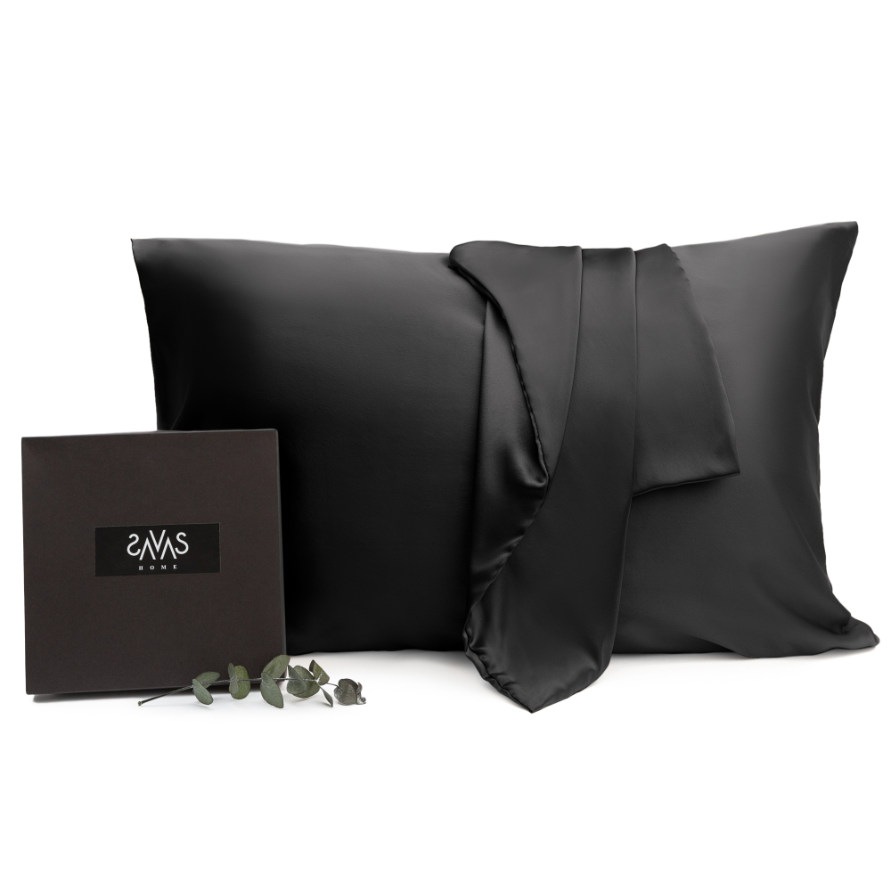 Silkkinen tyynyliina "Obsidian Silk". Silkkityynyliina. Musta silkkinen tyynyliina, jossa on elegantti kiilto, joka tuo luksusta ja hienostuneisuutta.
