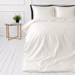 Silkkiset vuodevaatteet „Pearl White Silk“. Yksivärinen pussilakana, 200x220 cm. Pehmeä norsunluunvärinen minimalistinen vuodevaatesetti.
