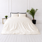 Silkkiset vuodevaatteet „Pearl White Silk“. Yksivärinen pussilakana, 200x220 cm. Lämmin kermainen ylellinen vuodevaatesetti.