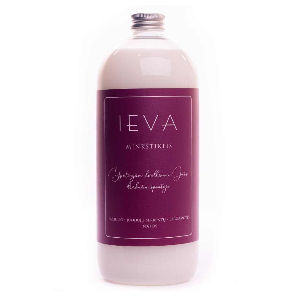 Pyykin pehmennysaine Ieva  „Softener Patchouli Blackcurrant“. Puhdistusaineet