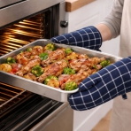 Patakinnas „Midnight Grid glove“. Uunikintaat. Puuvillainen uunikinnas tummansinisellä ja valkoisella ruutukuviolla